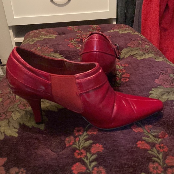 Red Bandolino patent leather shoe boots Size 5.5 - Picture 6 of 8